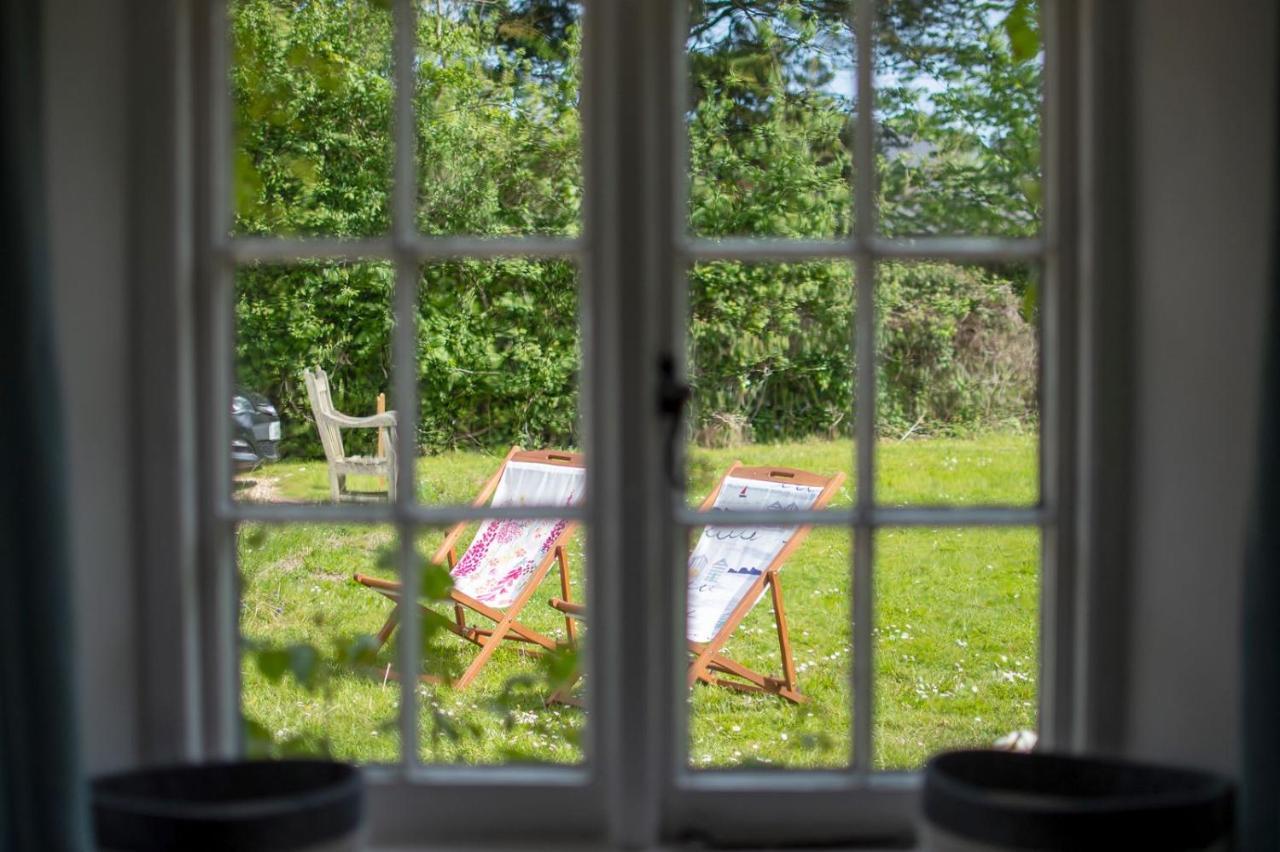 Adorable Two Bed Norfolk Broads Holiday Home - River Views With Moorings & Fishing Stalham Exterior foto